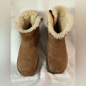 UGG Women's Mini Bailey Bow II boots chestnut size 6